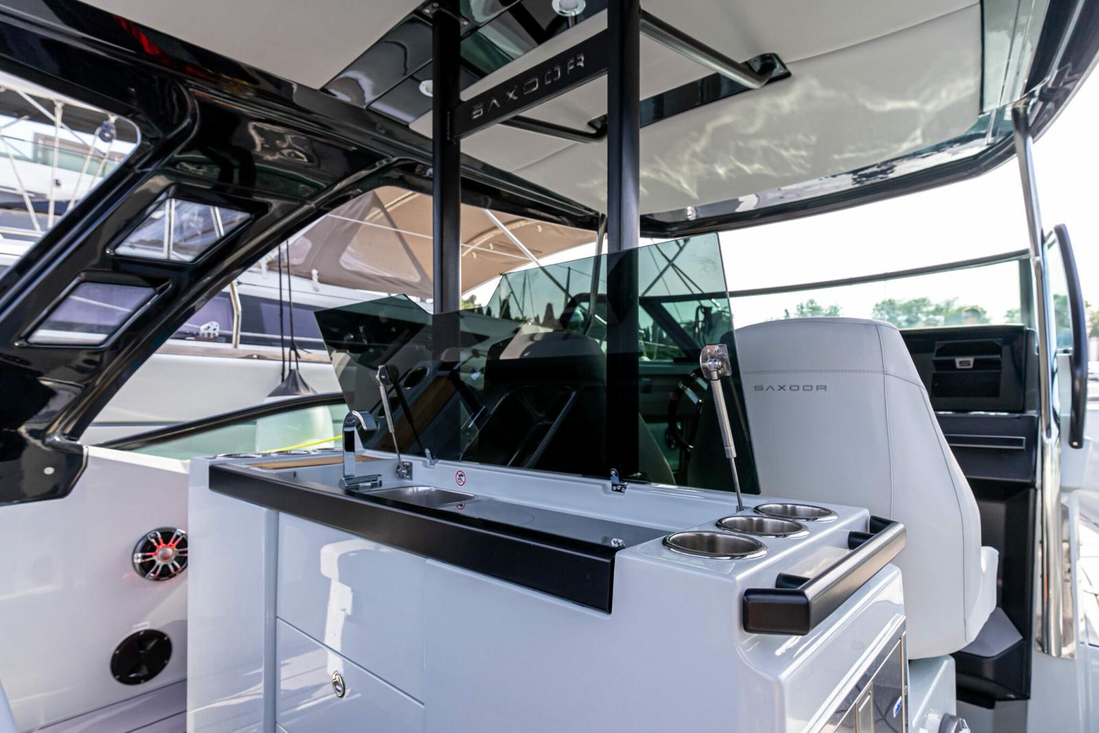 Saxdor 320 V-Boat foto 6